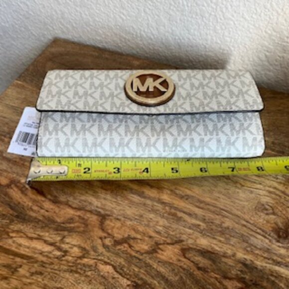 NWT Michael Kors Fulton White Vanilla MK Signature LG Gusset Carryall Wallet - Picture 7 of 8